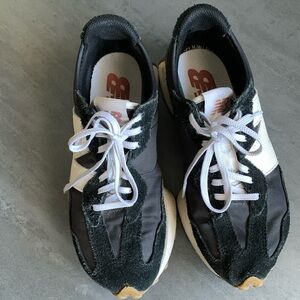 New Balance 327 size 7 1/2 sneakers